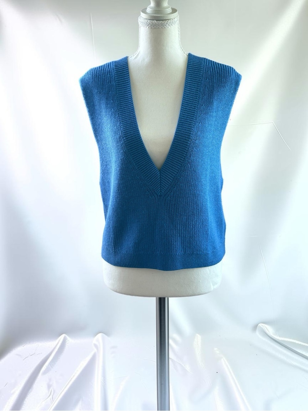 Talbots Blue V-Neck Knit Vest Sweater, Lightweight, Layering, Women's Size M - Picture 2 of 6